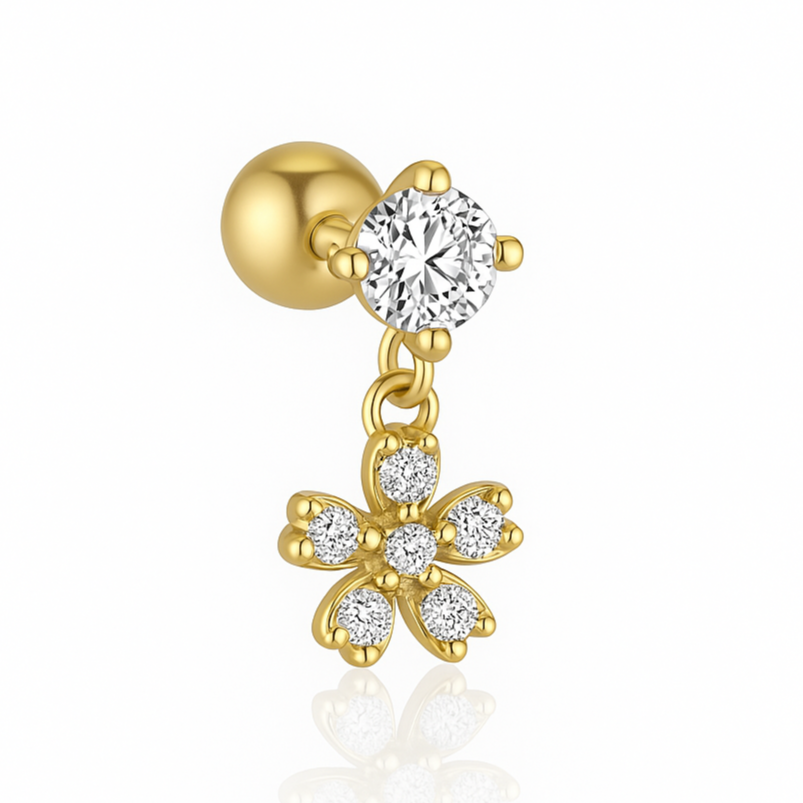 Apportez une touche de luxe et de féminité à votre style avec cette boucle d'oreille unique en argent 925 doré à l'or fin, ornée d'un magnifique zircon accompagné d'une petite fleur à cinq pétales en zircon, suspendue élégamment. Ce design raffiné, à la fois subtil et éclatant, ajoute une note de sophistication et de charmante délicatesse à vos tenues. Parfait pour celles qui recherchent un bijou à la fois moderne et romantique.