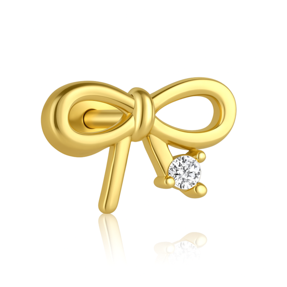Ajoutez une touche de finesse et de sophistication à votre look avec cette boucle d'oreille unique en argent 925 doré à l'or fin, ornée d'un élégant noeud et d'un zircon brillant. Le noeud délicatement travaillé, accompagné du zircon étincelant, crée un contraste raffiné, apportant une élégance discrète à vos tenues. Le design moderne de cette boucle d'oreille, tout en subtilité et en légèreté, est parfait pour sublimer votre style au quotidien ou lors de moments spéciaux.