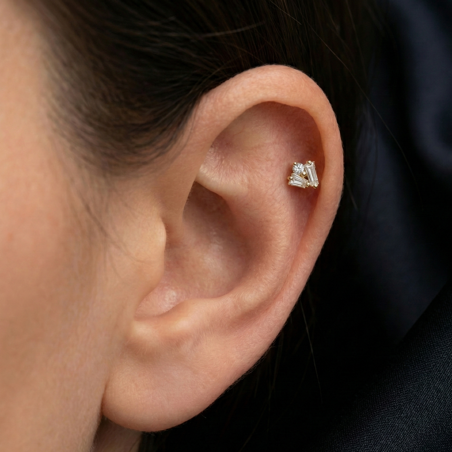 Boucle d’oreille clou argent 925 doré à l’or 18k avec zircons géométriques