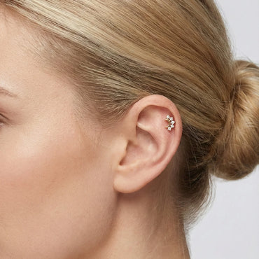 Boucle d’oreille en argent 925 doré à l’or 18k en forme de lune avec oxydes de zirconium sertis griffes, bijou élégant au design joaillerie