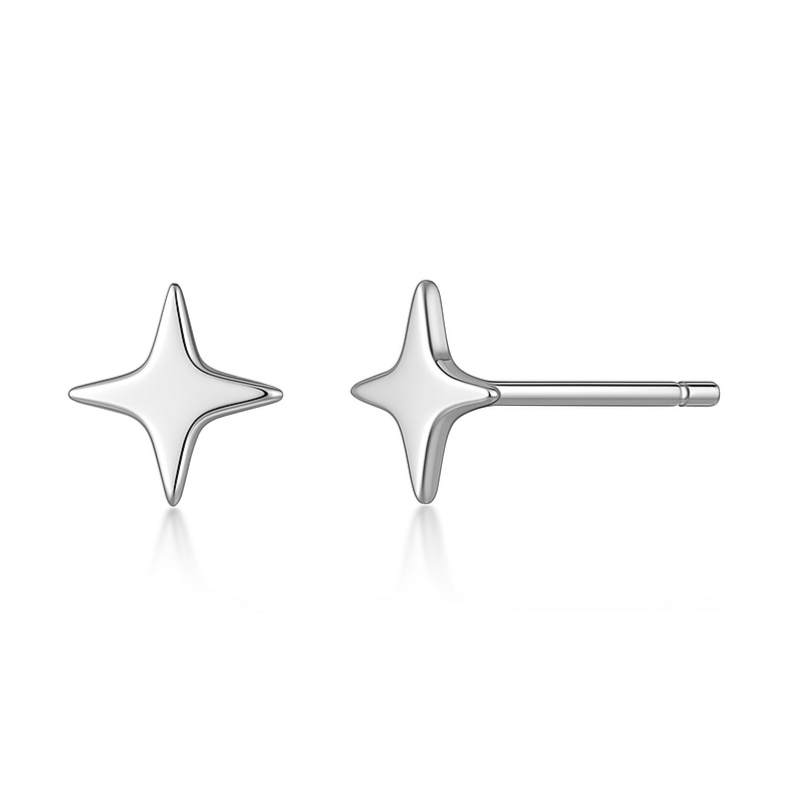 Ajoutez une touche de lumière et de féérie à votre look avec ces boucles d'oreilles puces en argent fin 999, ornées de petites étoiles délicates. Leur design élégant et minimaliste fait de ces puces un choix parfait pour apporter une note de magie et de raffinement à vos tenues. Ces petites étoiles, subtiles mais brillantes, sont idéales pour celles qui recherchent un bijou simple mais scintillant.