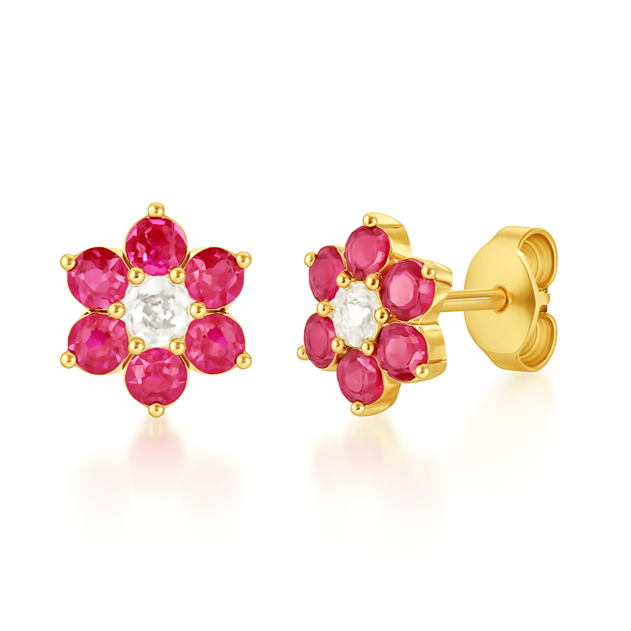 Ajoutez une touche de couleur et de délicatesse à votre look avec ces boucles d'oreilles puces en argent 925 doré à l'or fin, ornées de petites fleurs sublimées par des zircons rubis. Chaque fleur est composée de 6 pétales finement détaillés, avec un zircon rubis au centre, dans une teinte rouge rose éclatante. Le doré à l'or fin de l'argent 925 apporte une brillance luxueuse et intemporelle, tout en mettant en valeur la beauté et la luminosité des zircons rubis. Ces puces sont parfaites pour ajouter une to