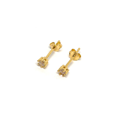 Boucles d’oreilles clous en argent 925 doré à l’or fin avec zircon étincelant. Bijou doré élégant, raffiné, hypoallergénique et lumineux.