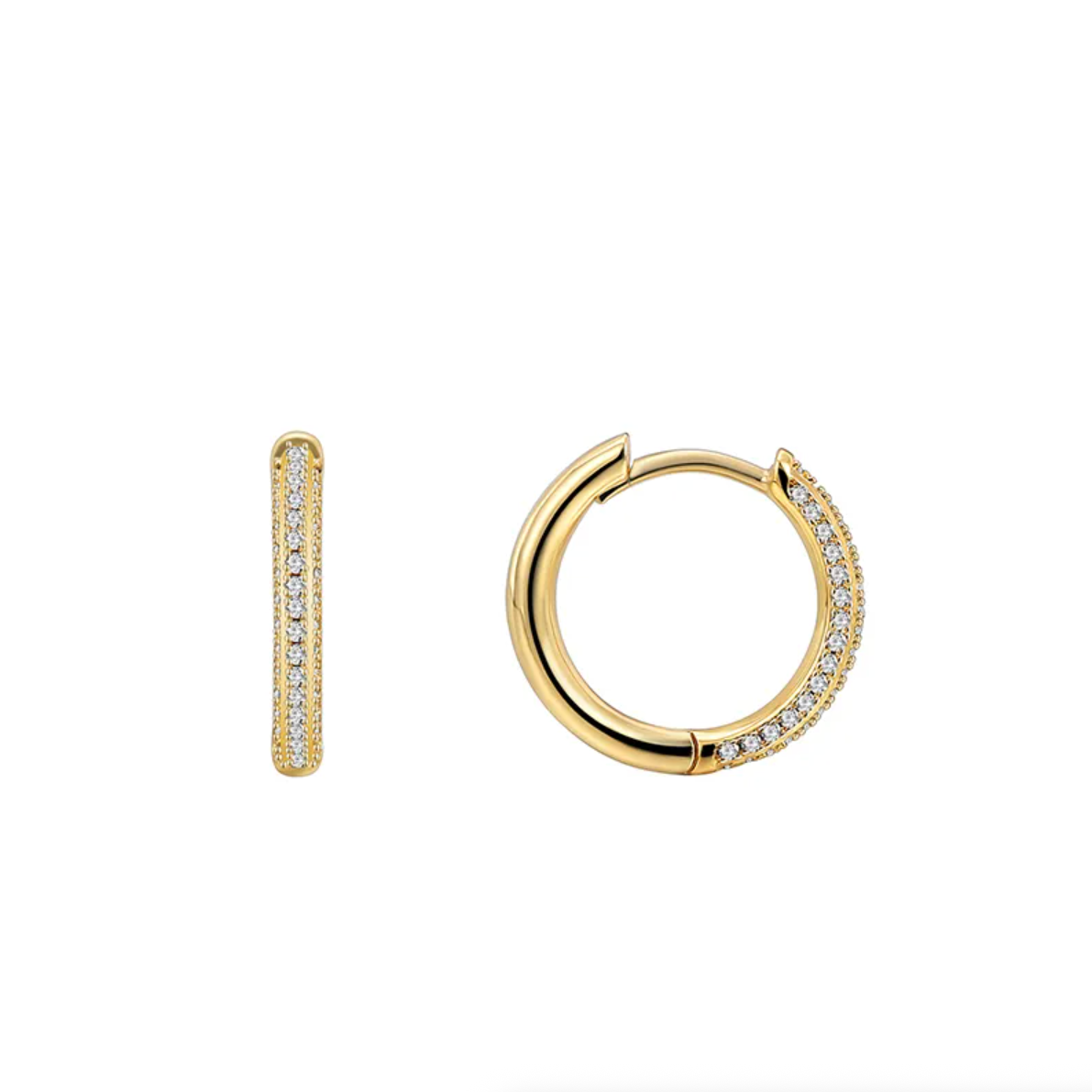 Boucles d’oreilles créoles dorées fines pour femme en plaqué or, ornées de deux rangées de strass scintillants type zircon. Bijou chic et minimaliste au design sobre et lumineux, parfait pour un style élégant et raffiné au quotidien