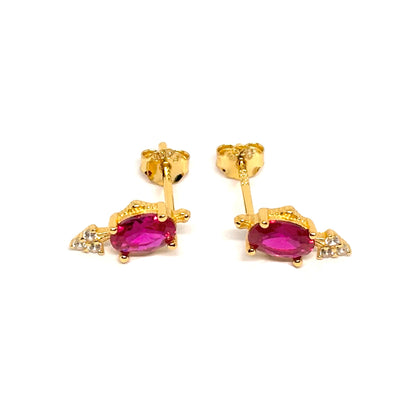 Boucles d’oreilles pour femme en argent 925 doré à l’or 18k, ornées de zircons ovales couleur rubis. Bijoux au style rétro et raffiné, combinant éclat du rubis et brillance dorée, parfaits pour un look élégant et intemporel.