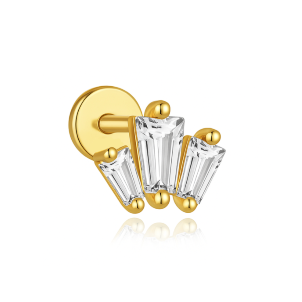 Ajoutez une touche royale à votre look avec cette boucle d'oreille unique en argent 925 doré à l'or fin, ornée de 3 petits zircons qui forment une délicate petite couronne. Un design élégant et féminin, parfait pour apporter une note de raffinement et de sophistication à votre style. L'argent 925 doré à l'or fin garantit une brillance durable et une qualité exceptionnelle, idéale pour un usage quotidien ou des occasions spéciales.

Matériau : Argent 925 doré à l'or fin
Design : Petit couronne formée de 3 pe