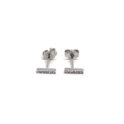 Boucles d’oreilles puces en argent 925, forme barre verticale sertie de zircons. Bijou minimaliste et raffiné pour femme, hypoallergénique et résistant au ternissement