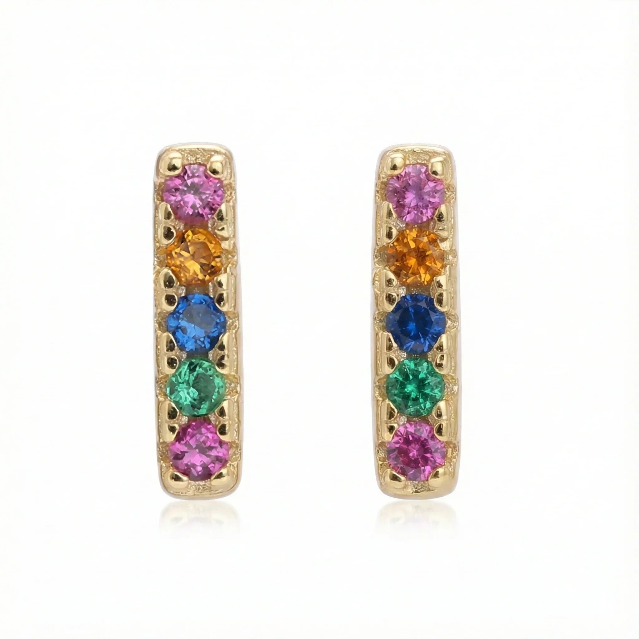 Puces d'oreilles barre verticale dorée sertie de pierres fines multicolores style arc-en-ciel