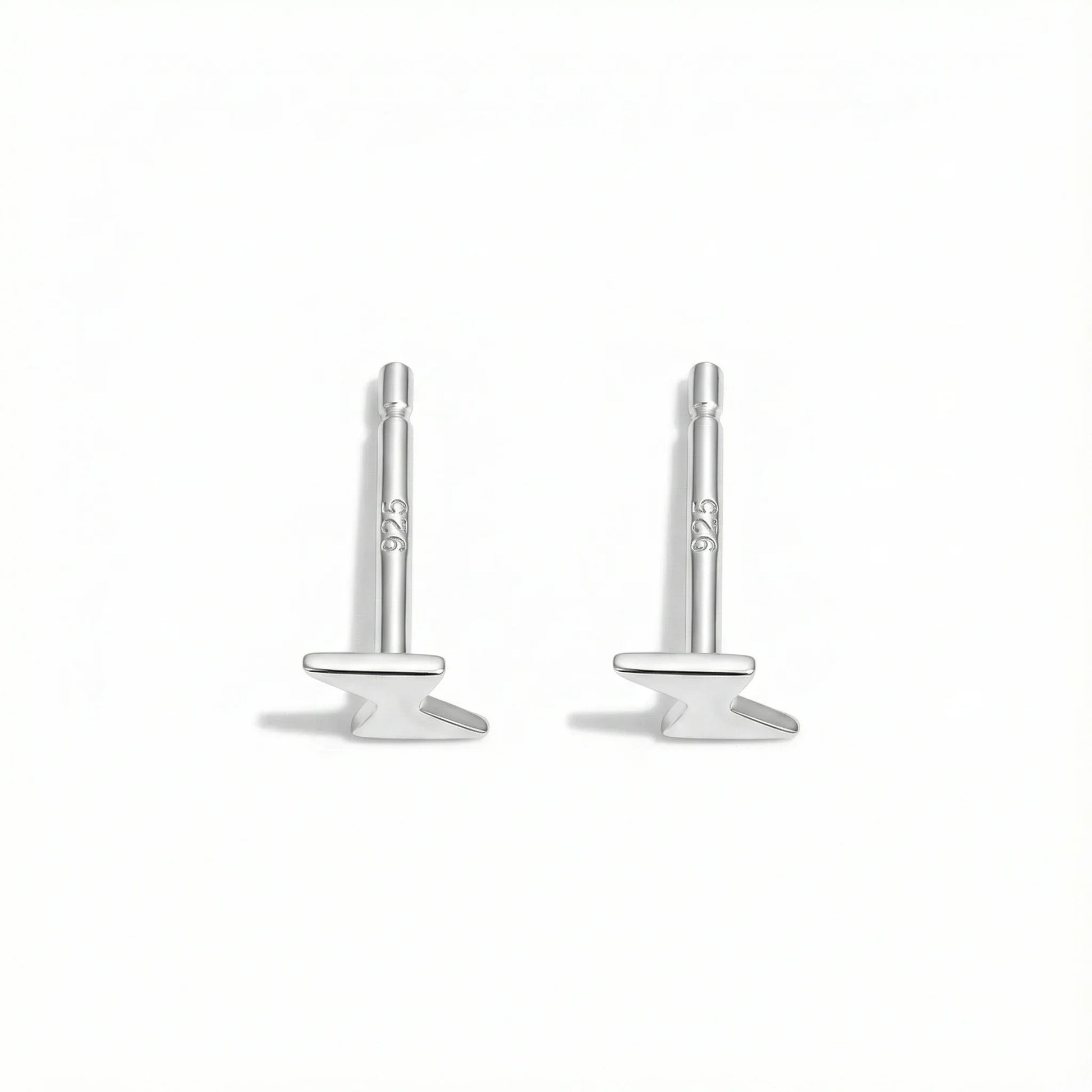 Boucles d’oreilles clous en argent 925 avec fermoirs poussette, système de maintien sécurisé pour lobes percés