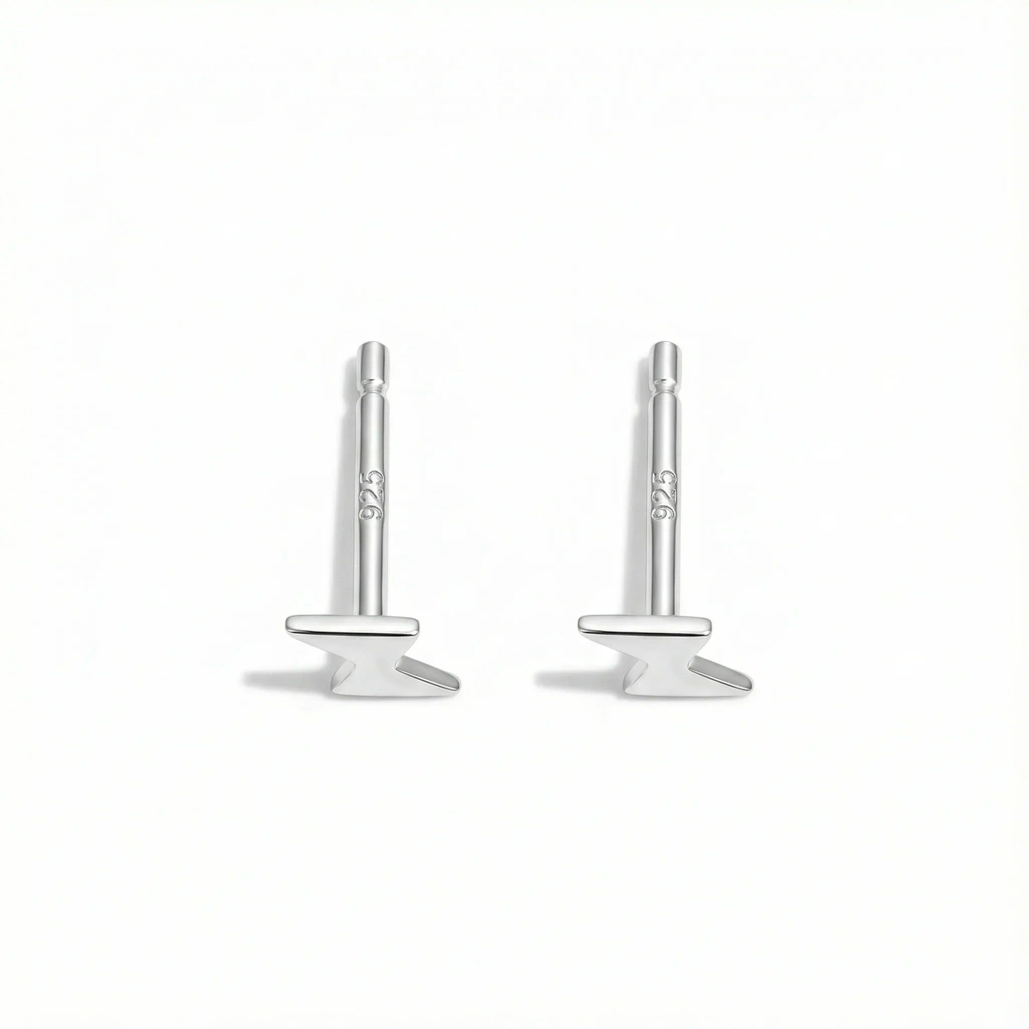 Boucles d’oreilles clous en argent 925 avec fermoirs poussette, système de maintien sécurisé pour lobes percés