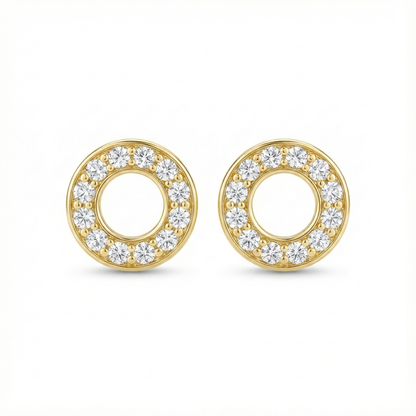 Boucles d'oreilles clous forme cercle en argent 925 doré à l'or fin, serties de petits zircons brillants.