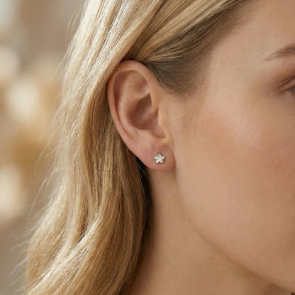 Boucles d’oreilles clous en argent 925 en forme d’étoile, bijou discret au design minimaliste et finition brillante