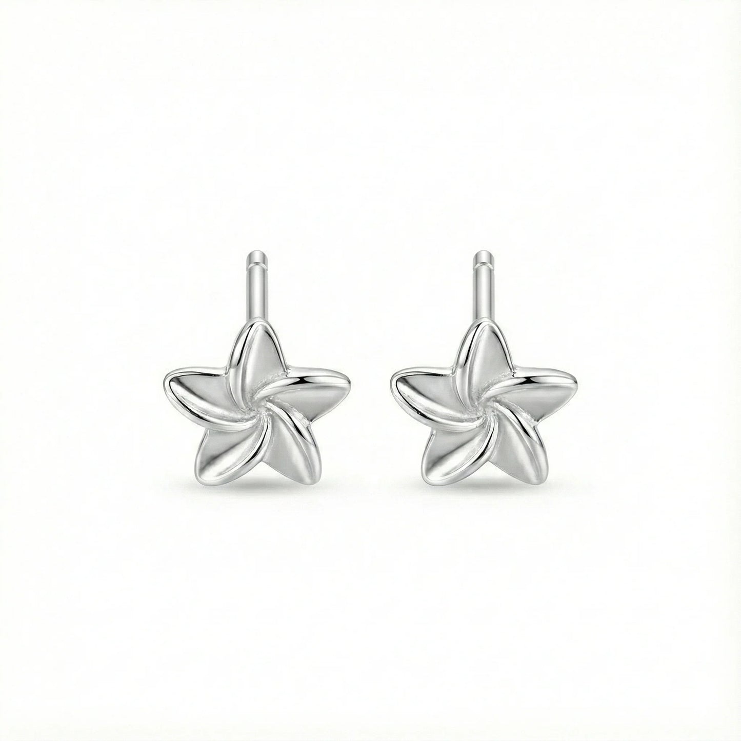 Boucles d’oreilles clous en argent 925 en forme d’étoile, bijou discret au design minimaliste et finition brillante