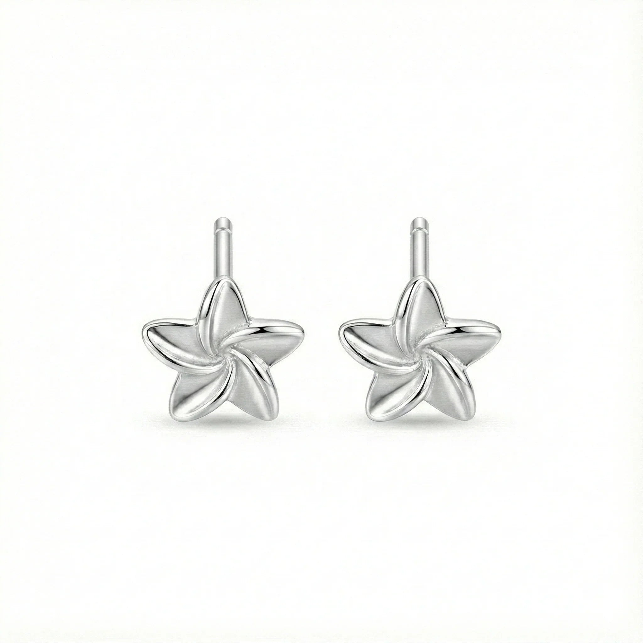 Boucles d’oreilles clous en argent 925 en forme d’étoile, bijou discret au design minimaliste et finition brillante