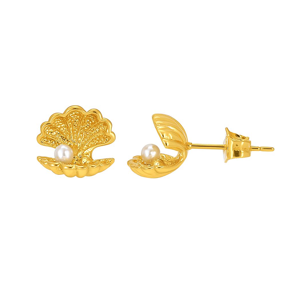 Des boucles d’oreilles puces au design poétique, en forme de coquillage doré renfermant une perle nacrée. Une création délicate, inspirée des trésors de la mer, à porter au quotidien ou pour sublimer une tenue estivale.

Matériau : Acier inoxydable couleur doré, finition brillante, résistant à l’eau et hypoallergénique. Perle synthétique effet nacre pour un rendu élégant et naturel.

Dimensions : 13 mm de large sur 11 mm de haut. Format compact et léger, parfait pour un port confortable toute la journée.

D