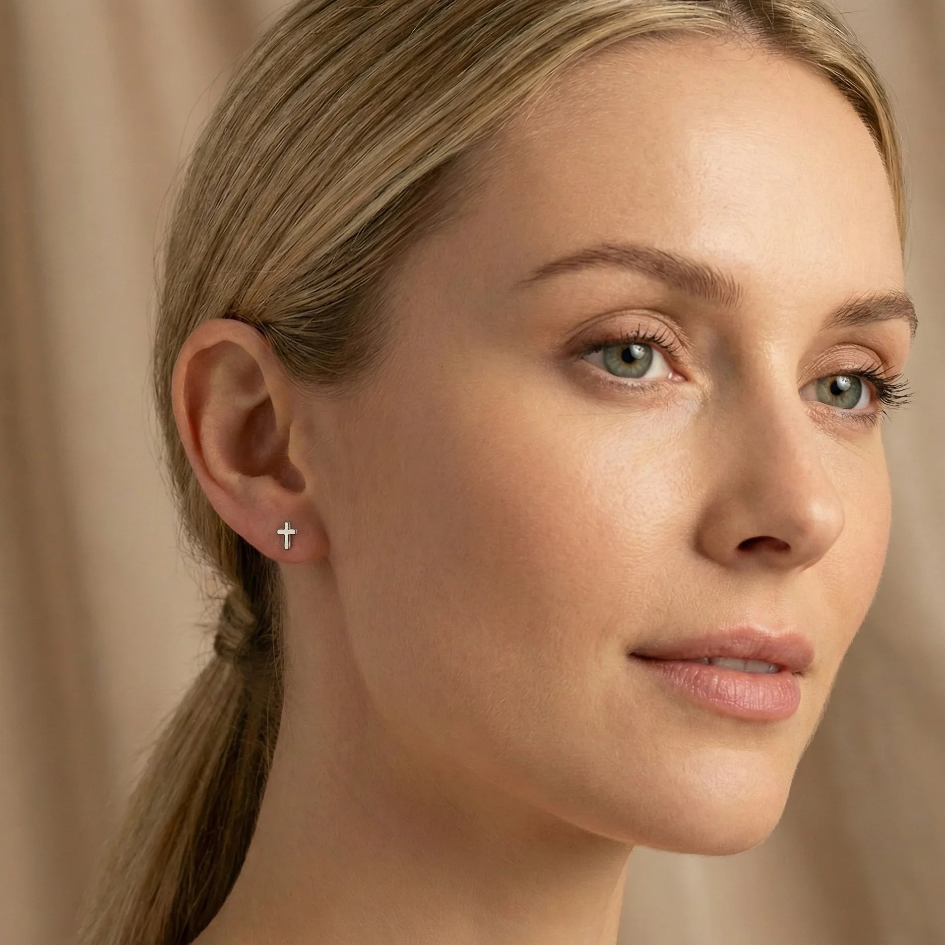 Boucles d’oreilles clous en argent 925 en forme de croix, bijou sobre et intemporel pour femme