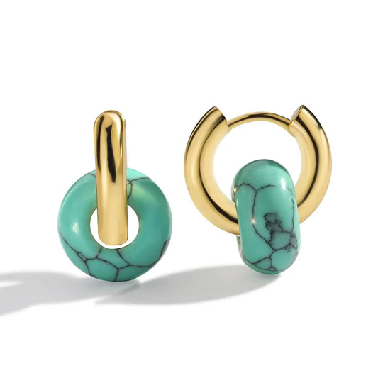 Boucles d’oreilles dorées avec anneau turquoise synthétique, style moderne et élégant pour femme.