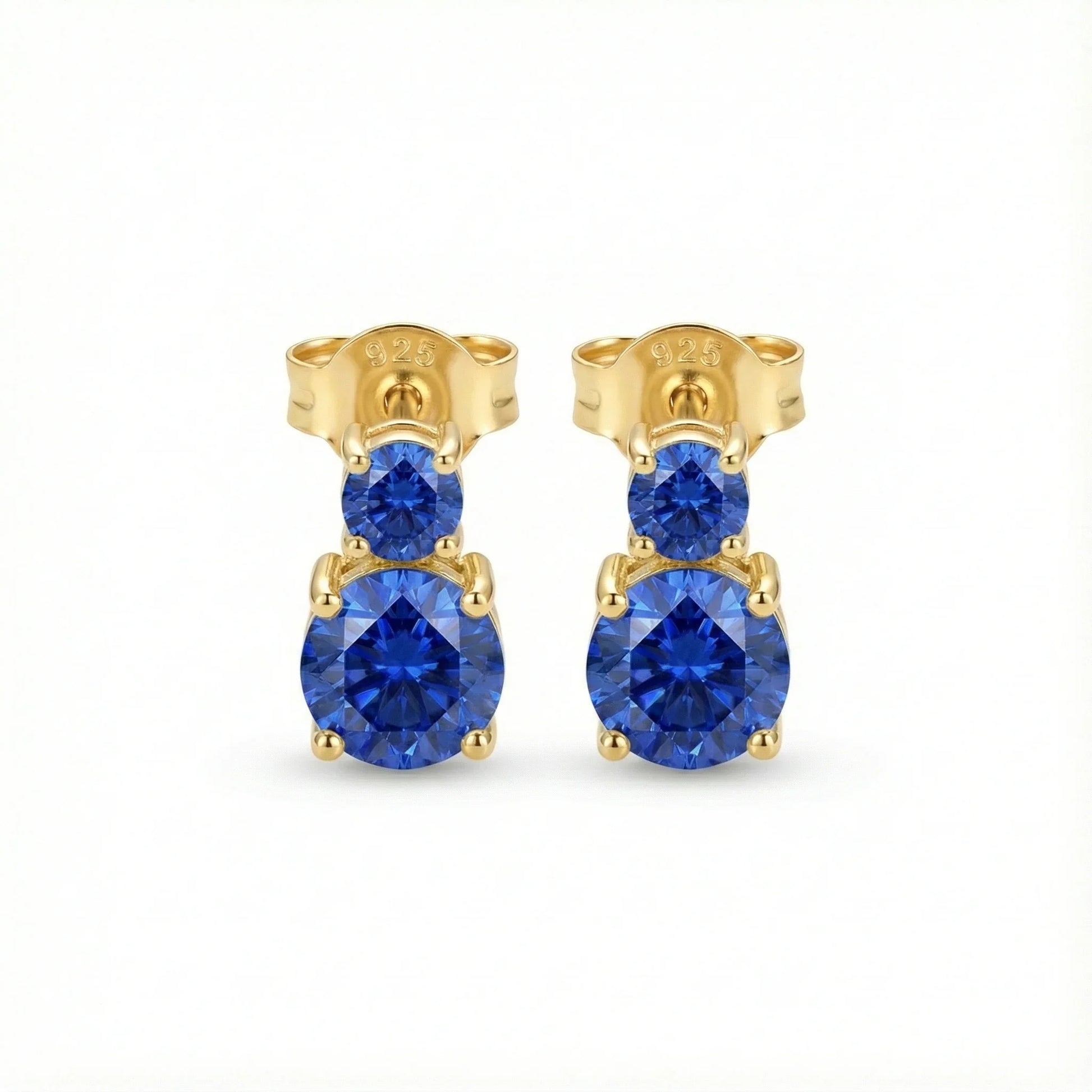 Boucles d’oreilles clous en argent 925 doré serties de pierres bleues, bijou élégant et raffiné pour femme