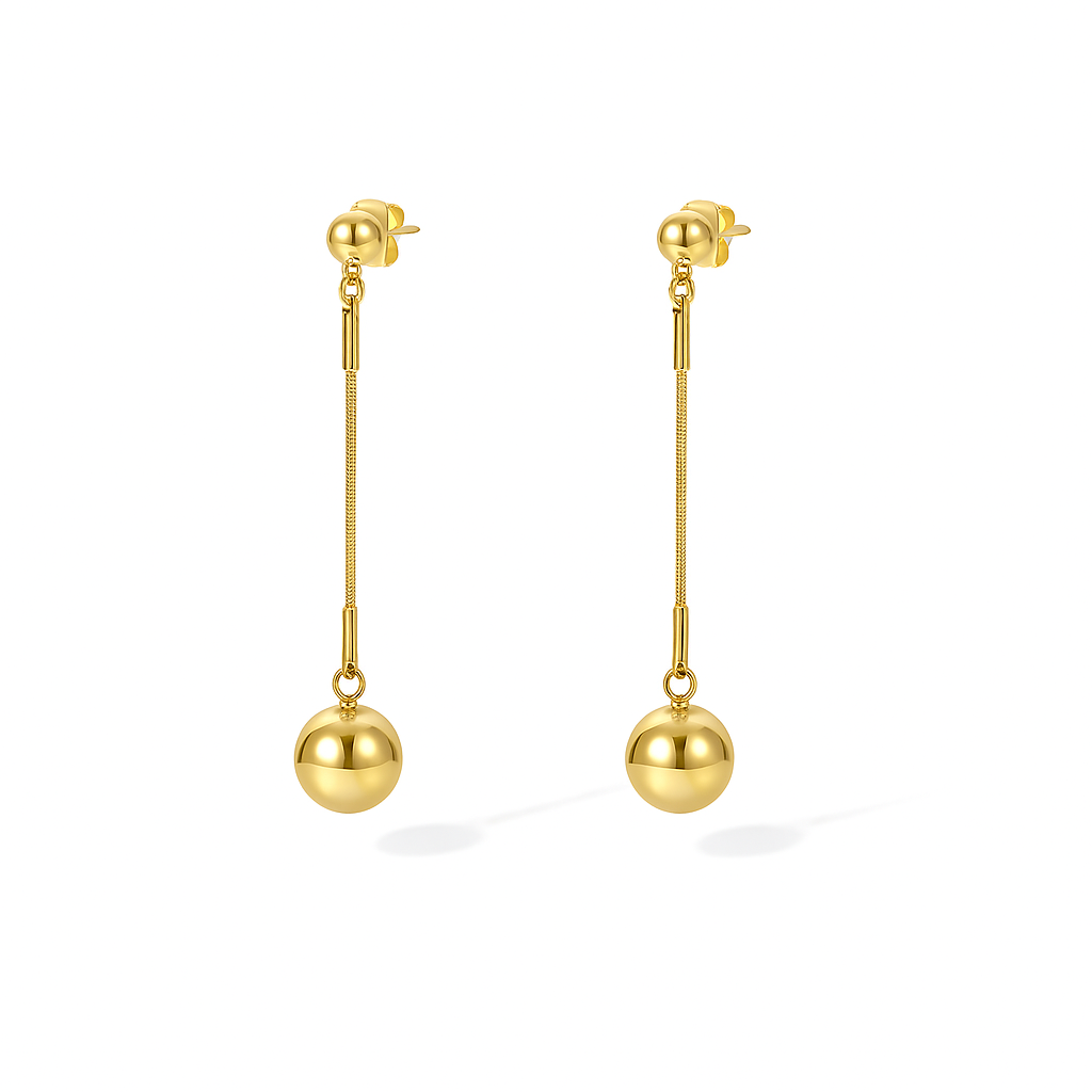 Des boucles d’oreilles pendantes à la silhouette élancée, qui conjuguent lignes pures et volume maîtrisé. Une sphère brillante suspendue à une tige fine pour une allure graphique et contemporaine.

Matériau : Acier inoxydable couleur doré, finition lisse, hypoallergénique, résistant à l’eau et au ternissement.

Dimensions : Longueur totale environ 5 à 6 cm – sphère d’environ 1 cm de diamètre.

Design : Élégante tige rigide prolongée d’un fil serpent et d’une bille suspendue. L’équilibre parfait entre rigidi