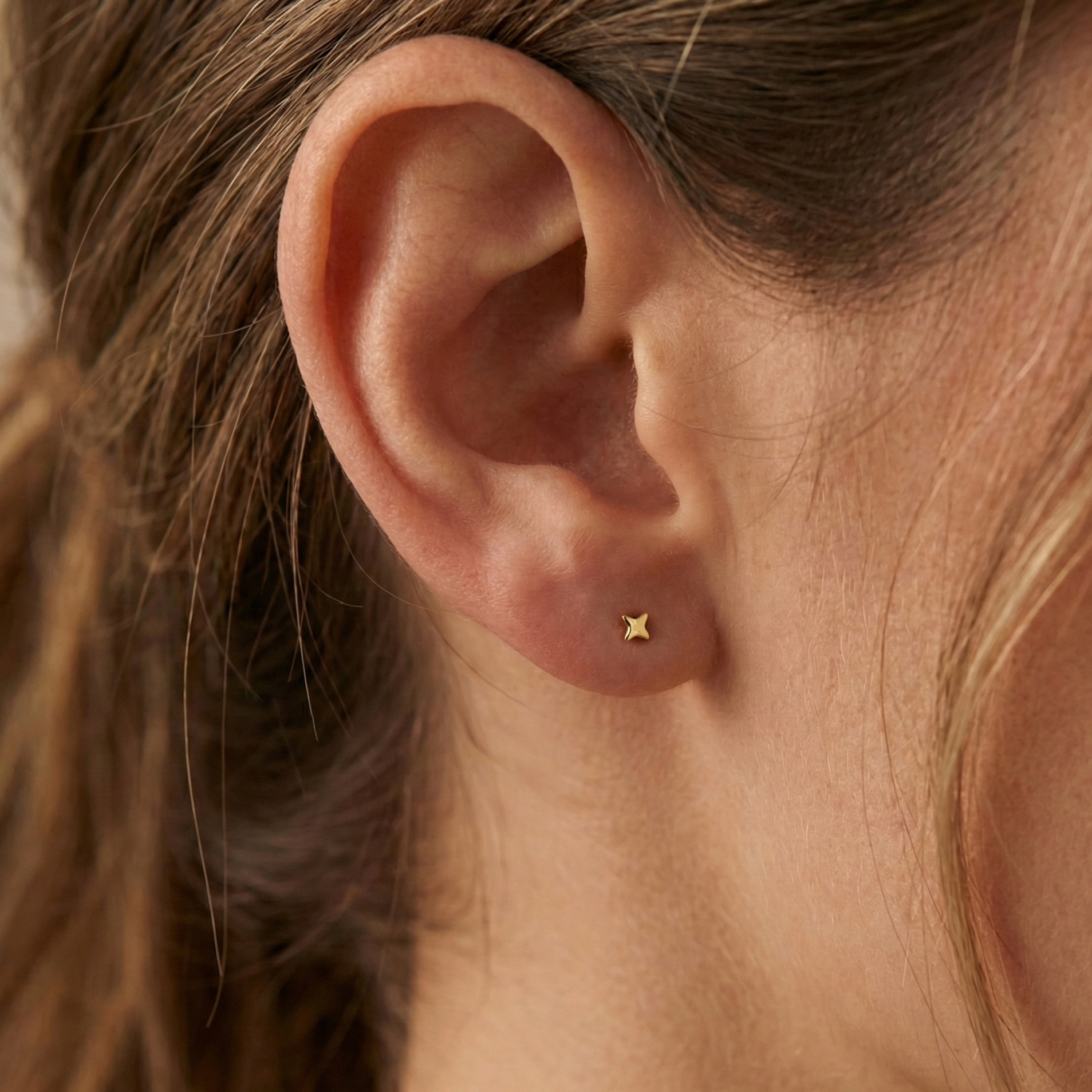 Boucles d’oreilles puces argent 925 doré or 18 k étoiles portées