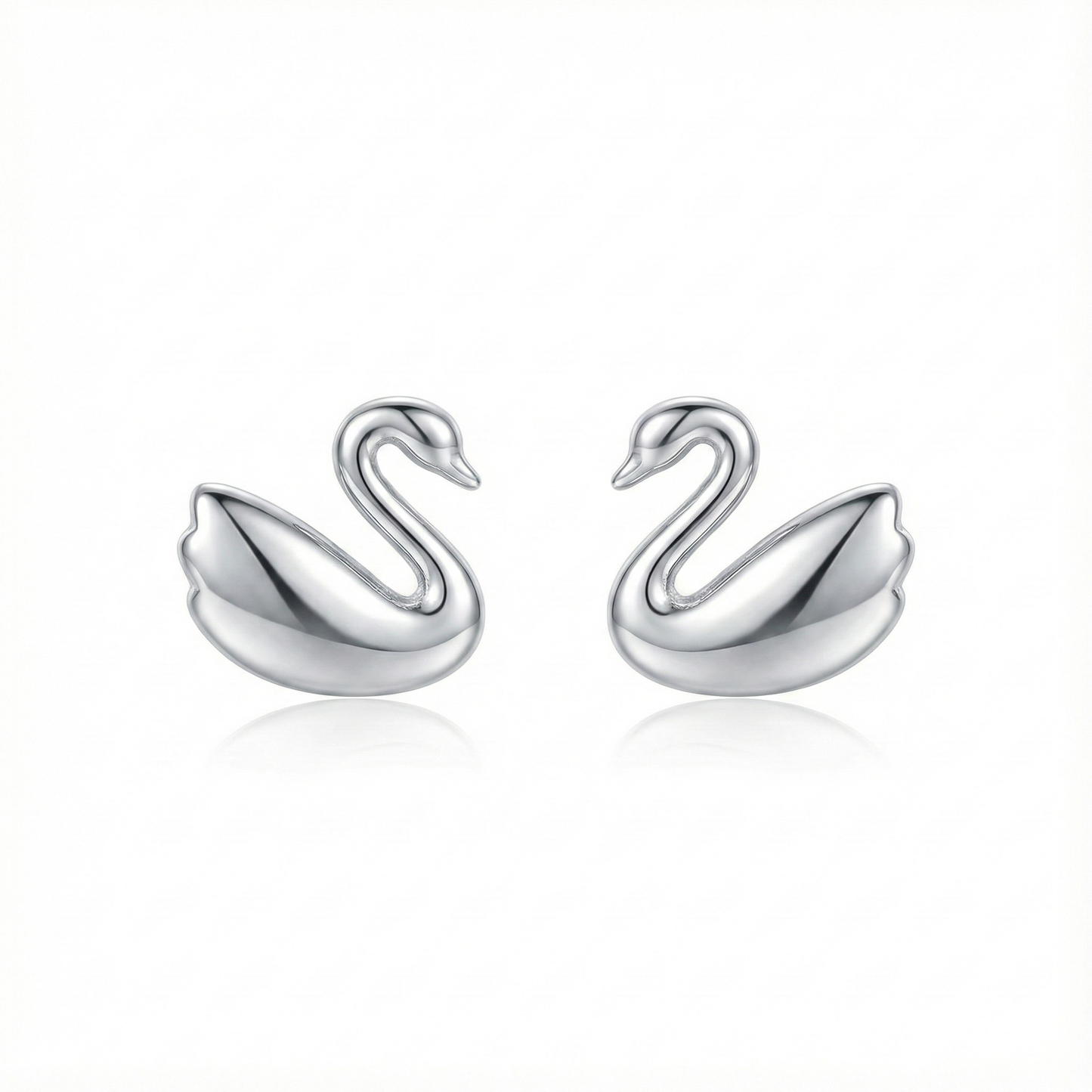 Boucles d'oreilles puces en forme de petit cygne gracieux en argent 925, bijou animalier élégant pour femme.