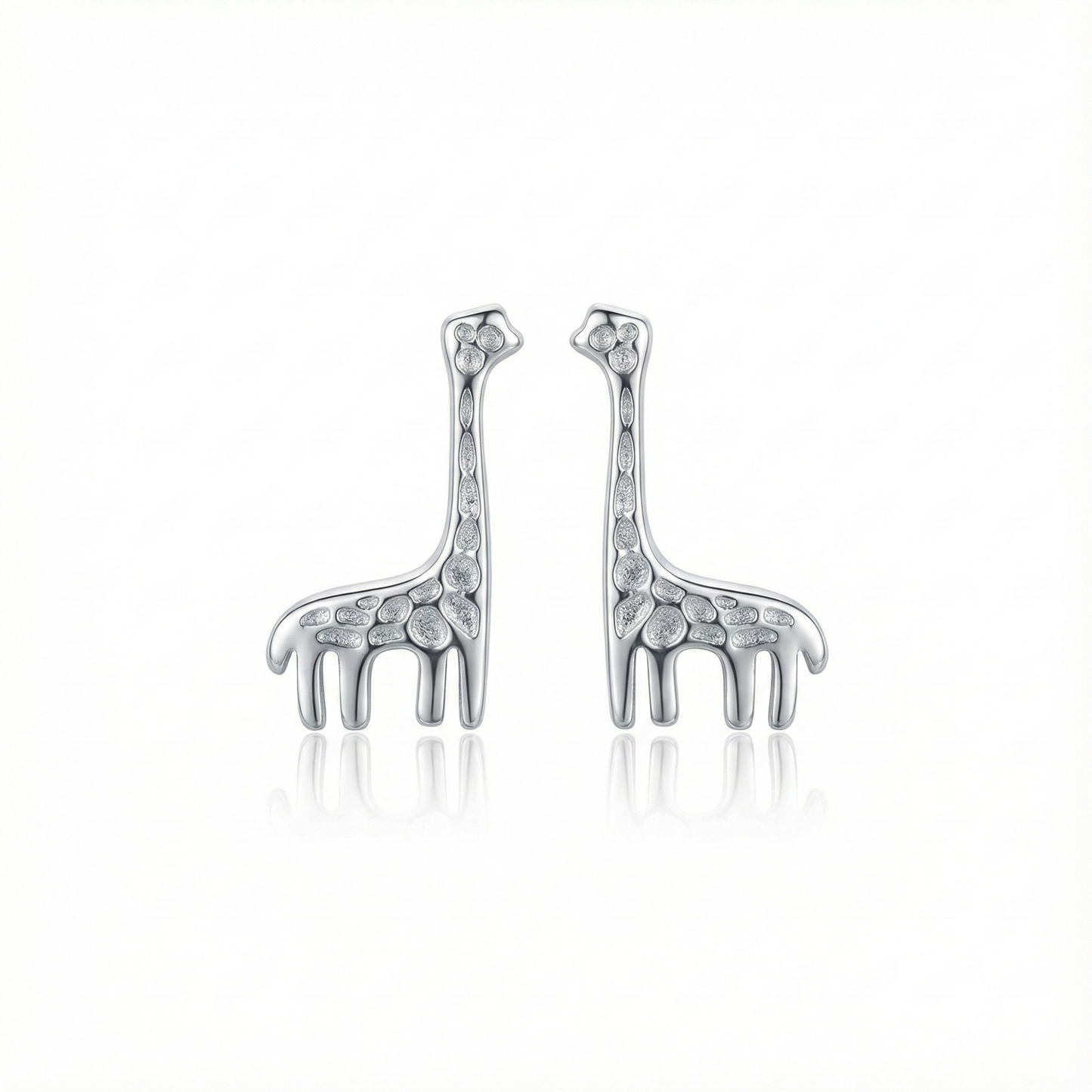 Boucles d'oreilles puces en forme de girafe en argent 925, bijou thème animaux de la savane mignon pour femme ou enfant.