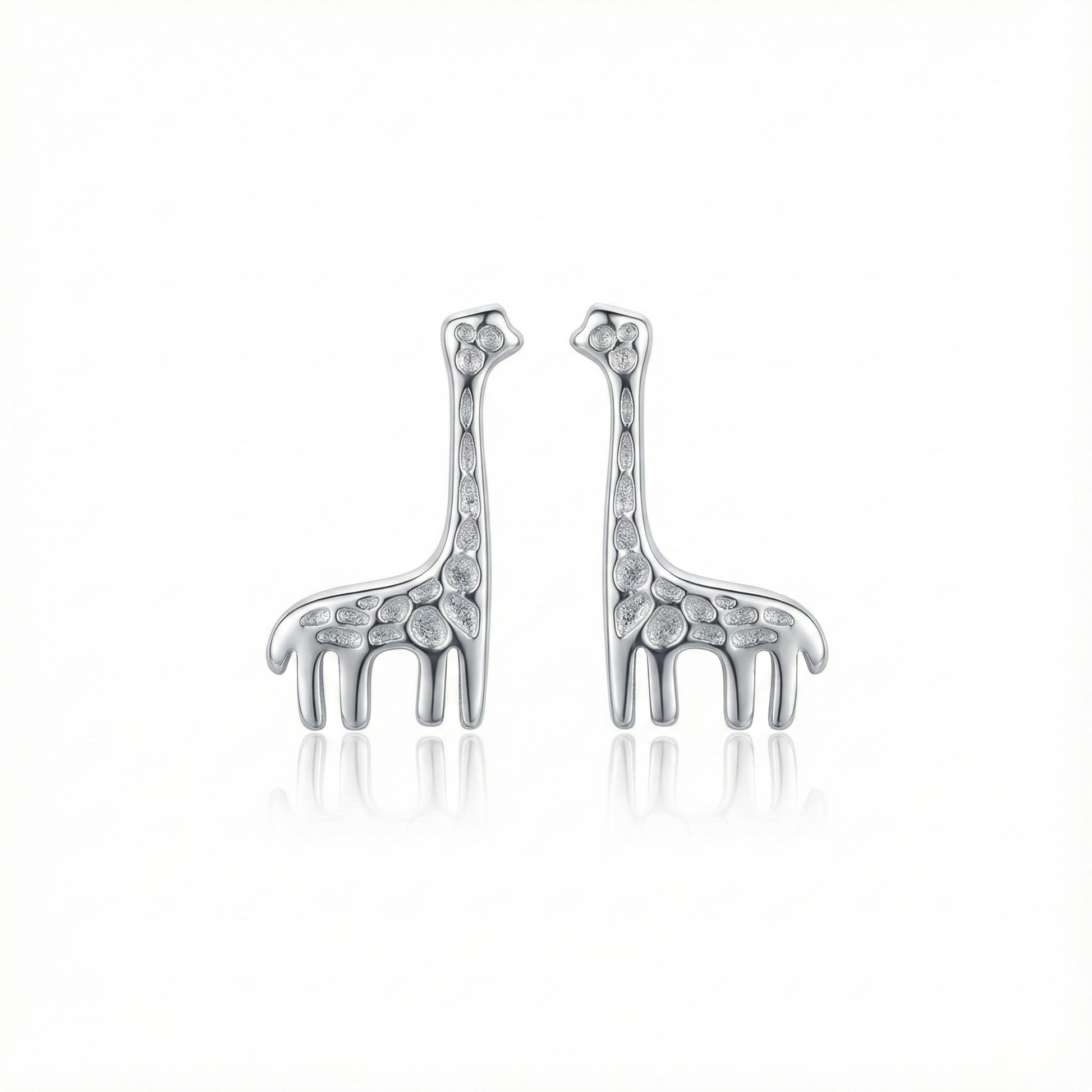 Boucles d'oreilles puces en forme de girafe en argent 925, bijou thème animaux de la savane mignon pour femme ou enfant.