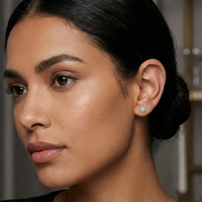 Boucles d'oreilles puces marguerites en argent pur 999 (argent fin), bijou floral hypoallergénique pour oreilles sensibles.