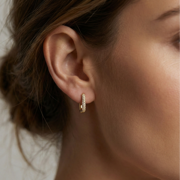 Boucles d’oreilles rectangles dorées or 18k entièrement pavées de zircons scintillants, bijou géométrique moderne et sophistiqué