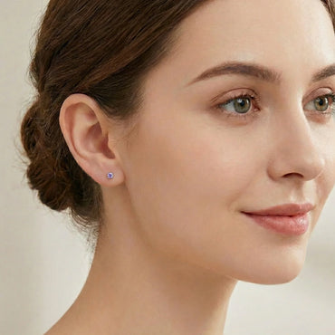 Boucles d’oreilles clous en argent 925 serties d’une pierre violette ronde, bijou élégant et intemporel pour femme