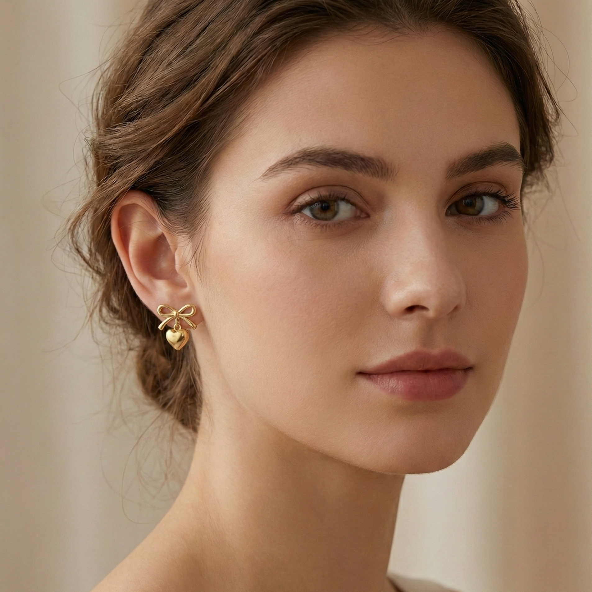 boucles d’oreilles puces acier inoxydable cœur et nœud vue large