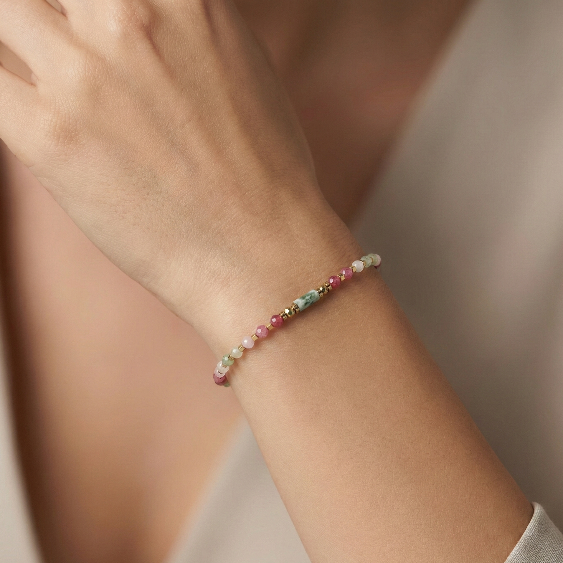 bracelet acier inoxydable doré perles colorées turquoise africaine vue large