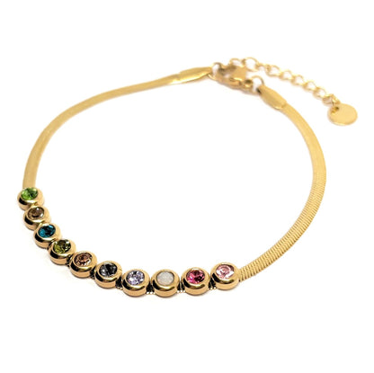 Bracelet femme doré en acier inoxydable plaqué or 18K, orné de 9 cristaux multicolores sertis sur une chaîne fluide. Bijou tendance, coloré et raffiné, hypoallergénique et résistant à l’eau, idéal pour un look lumineux et joyeux