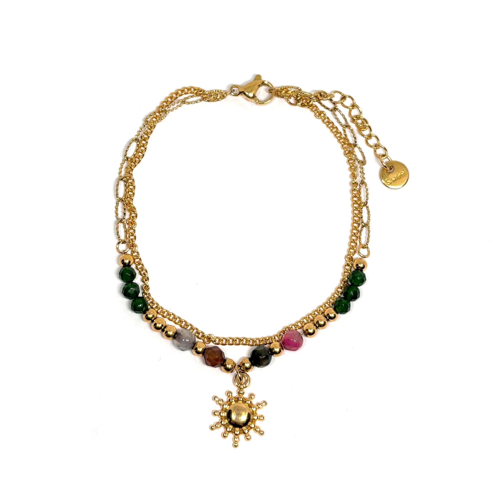 Bracelet femme double rang doré en acier inoxydable, orné d’un médaillon soleil et de perles vertes, orangées et dorées. Bijou estival lumineux et bohème chic, résistant à l’eau et hypoallergénique, parfait pour un look solaire et naturel