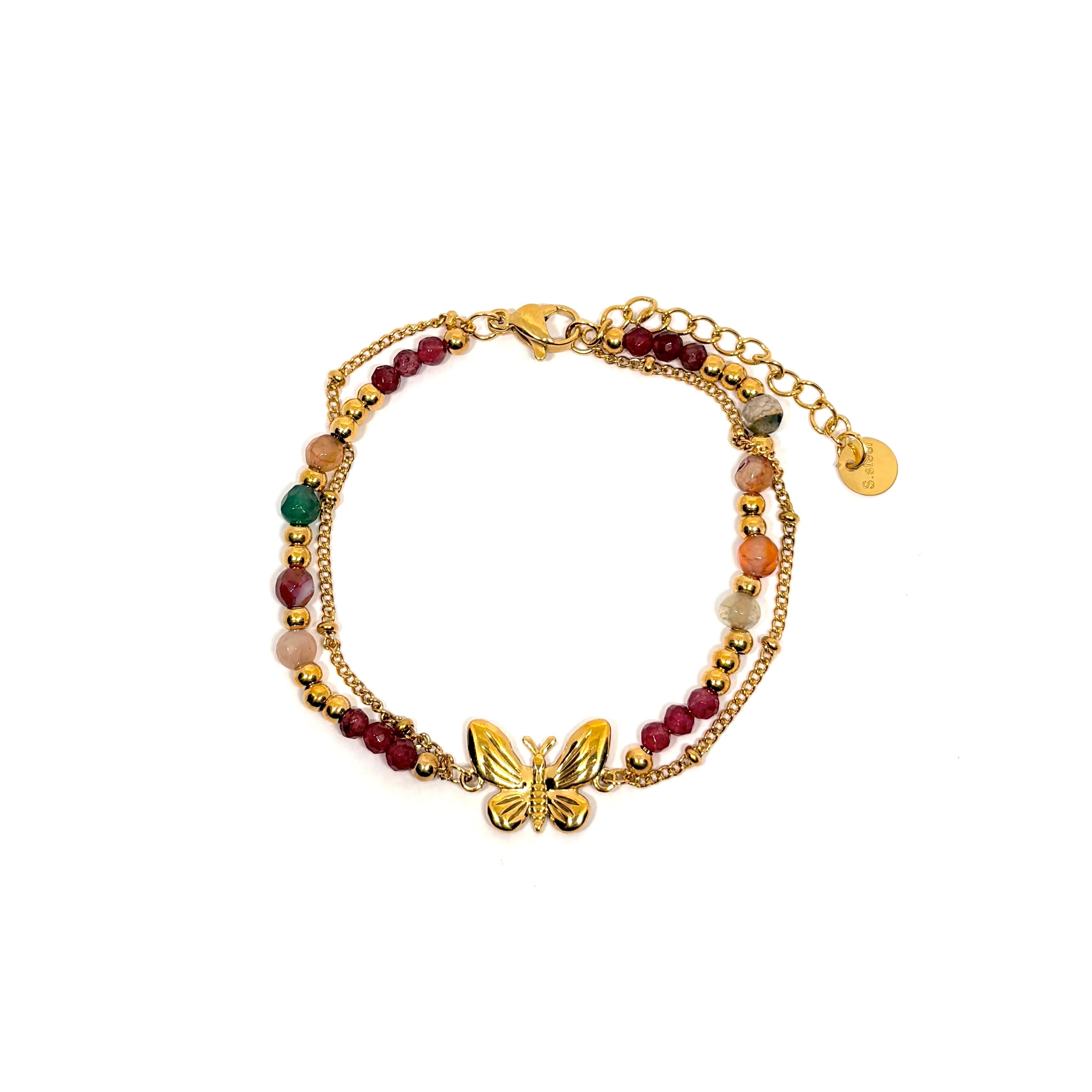 Bracelet femme doré en acier inoxydable, orné d’un papillon central et de perles colorées. Bijou bohème chic et estival, hypoallergénique, résistant à l’eau et lumineux, idéal pour un look romantique et plein de peps