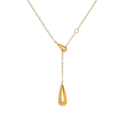 Collier couleur or en acier inoxydable avec pendentif goutte d’eau minimaliste.