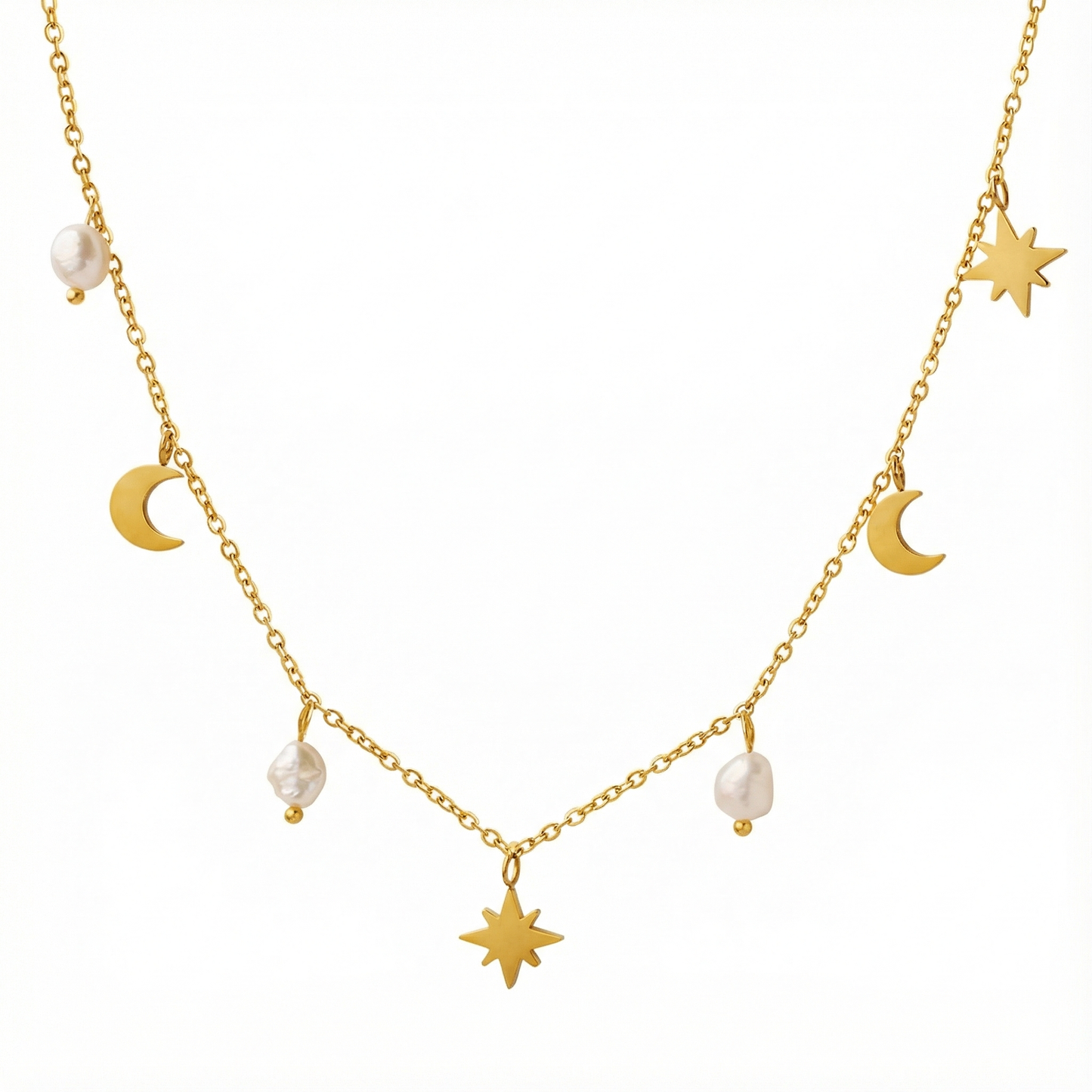 Collier chaîne fine dorée style céleste orné de pendentifs lune, étoile du nord et perles d'eau douce naturelles baroques pour femme.