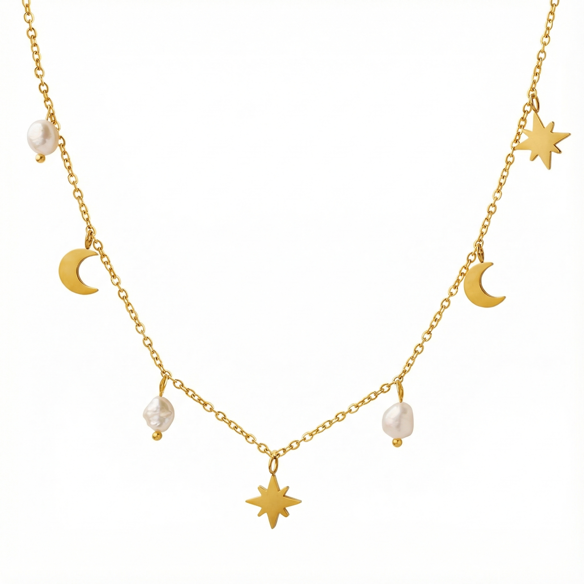 Collier chaîne fine dorée style céleste orné de pendentifs lune, étoile du nord et perles d'eau douce naturelles baroques pour femme.