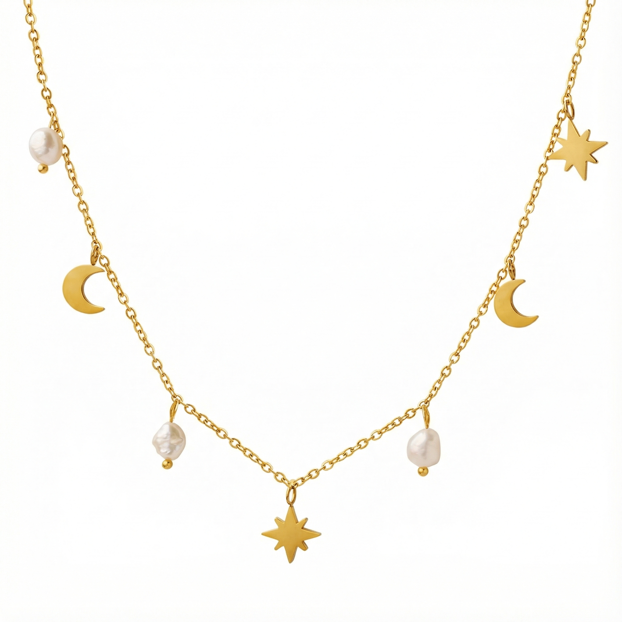 Collier chaîne fine dorée style céleste orné de pendentifs lune, étoile du nord et perles d'eau douce naturelles baroques pour femme.