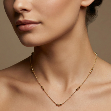 Collier fin à chaîne micro-billes dorées