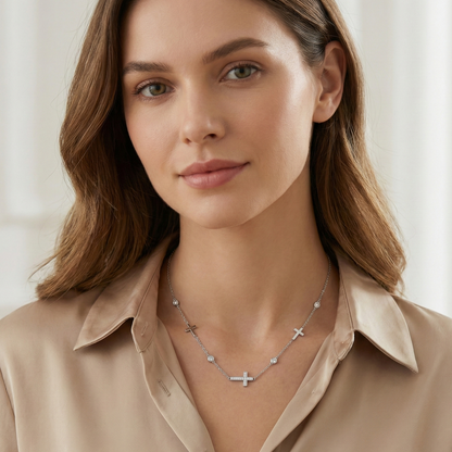 Collier mixte homme ou femme avec pendentif croix en acier inoxydable argenté, bijou résistant à l'eau et durable.