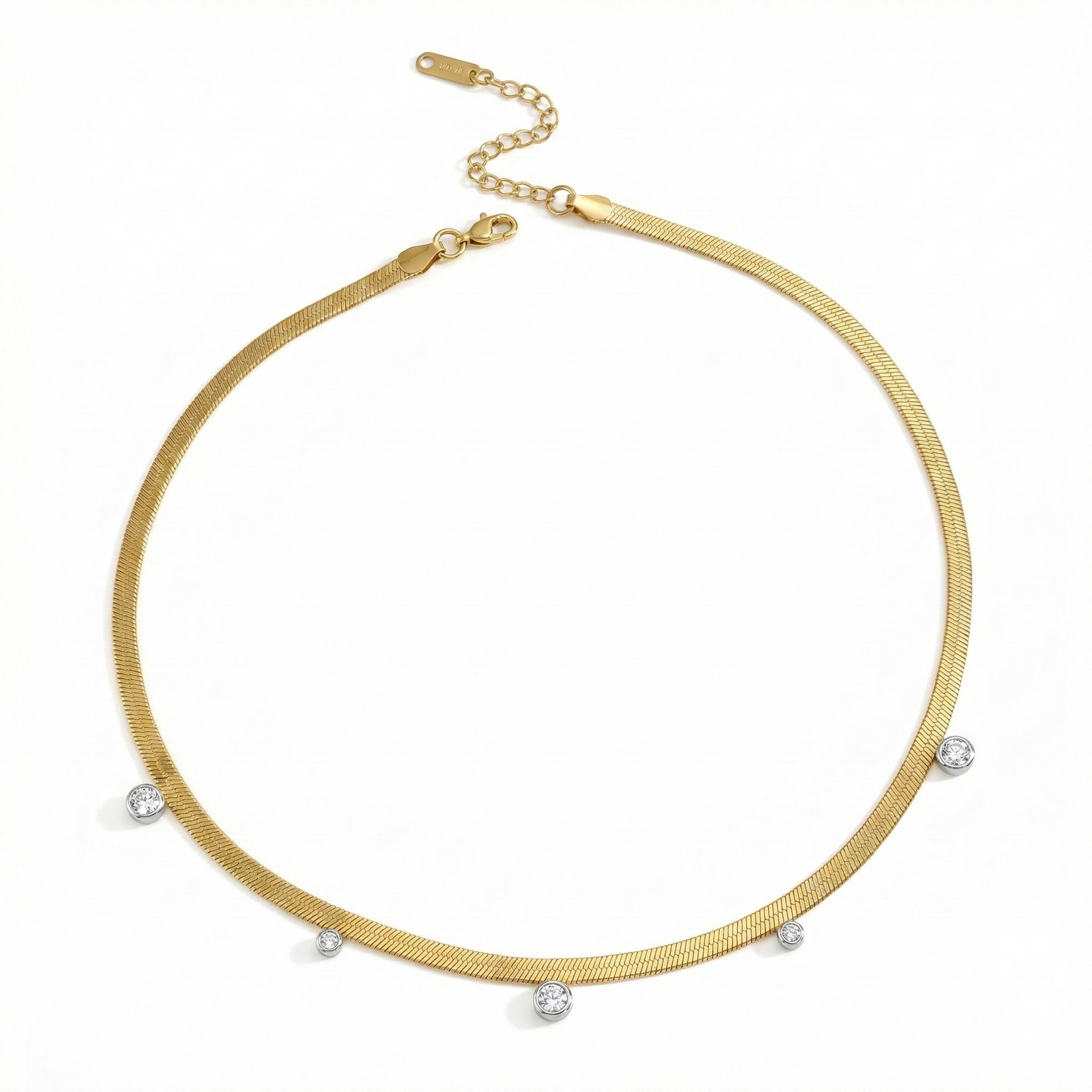 Collier doré en acier inoxydable à chaîne serpent plate avec zircons discrets