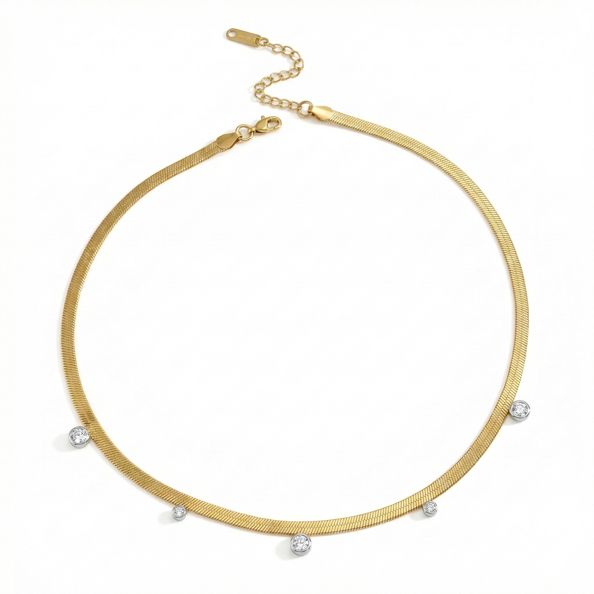 Collier doré en acier inoxydable à chaîne serpent plate avec zircons discrets