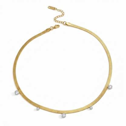 Collier doré en acier inoxydable à chaîne serpent plate avec zircons discrets