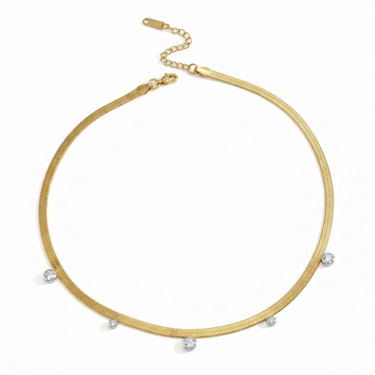 Collier doré en acier inoxydable à chaîne serpent plate avec zircons discrets