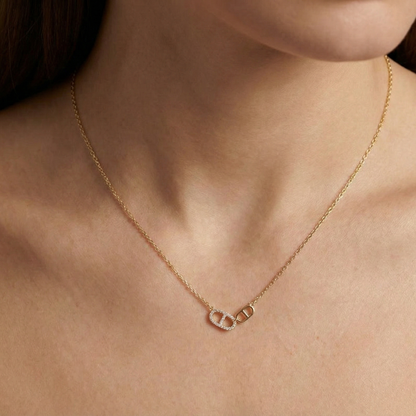 Collier doré en acier inoxydable avec maillons entrelacés et zircons étincelants