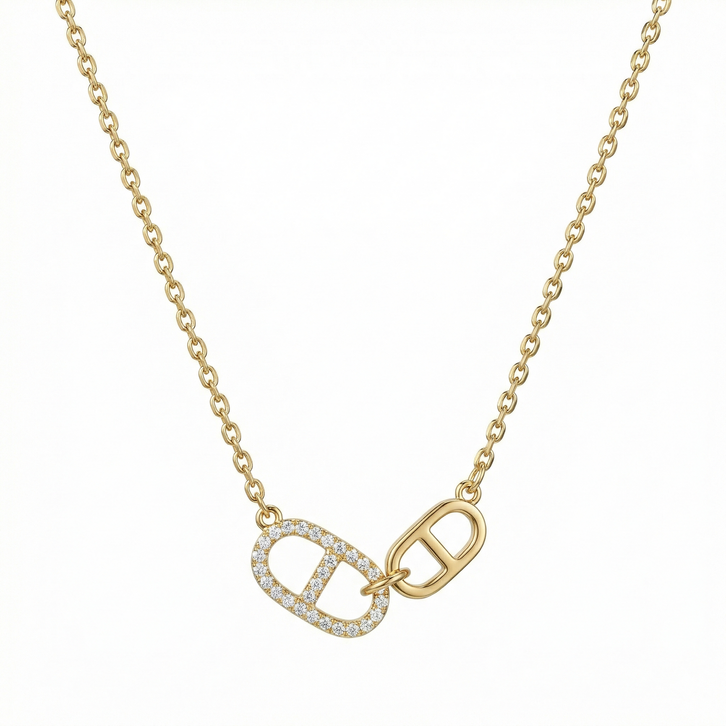 Collier doré en acier inoxydable avec maillons entrelacés et zircons étincelants