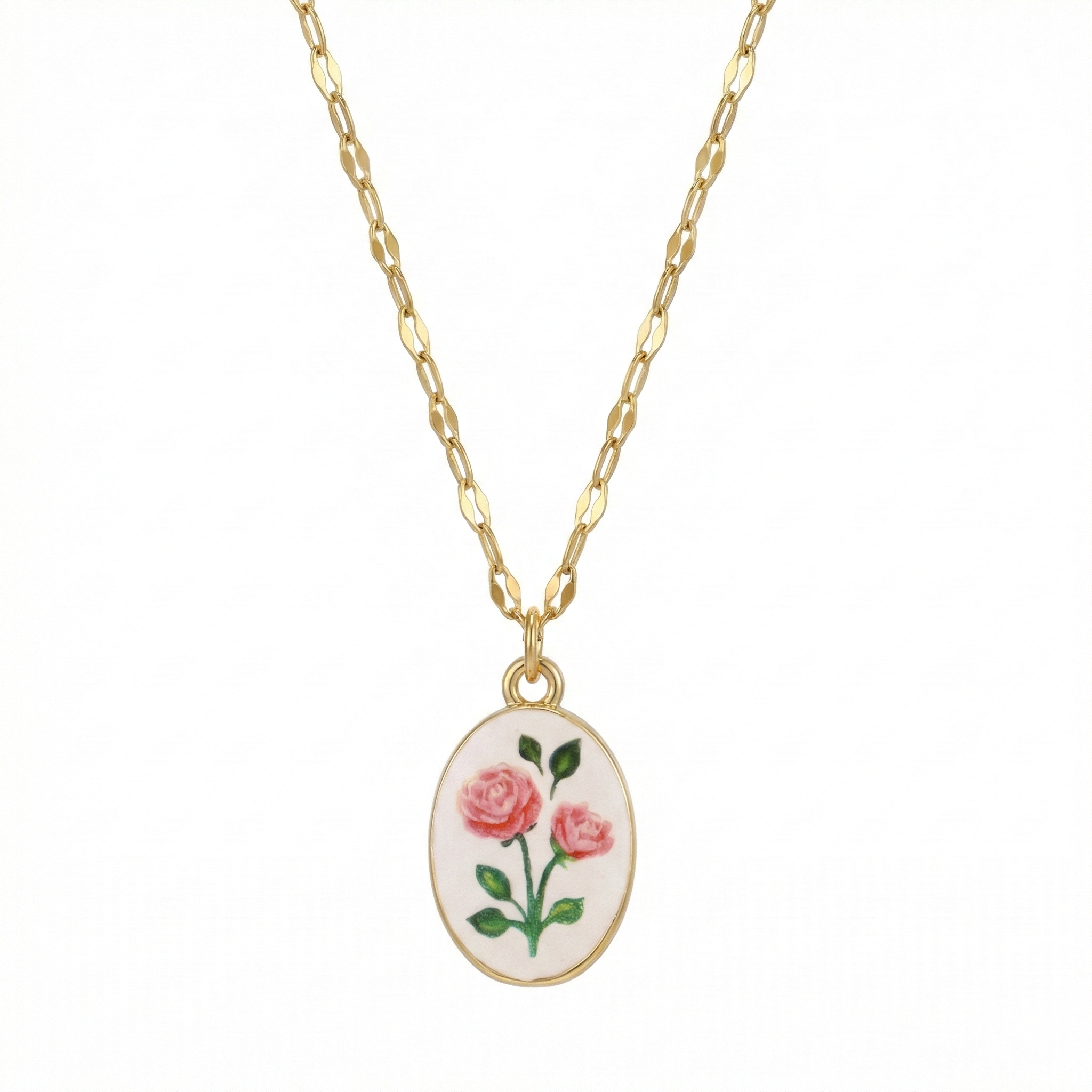 Collier doré en acier inoxydable avec pendentif ovale émaillé roses sur fond blanc