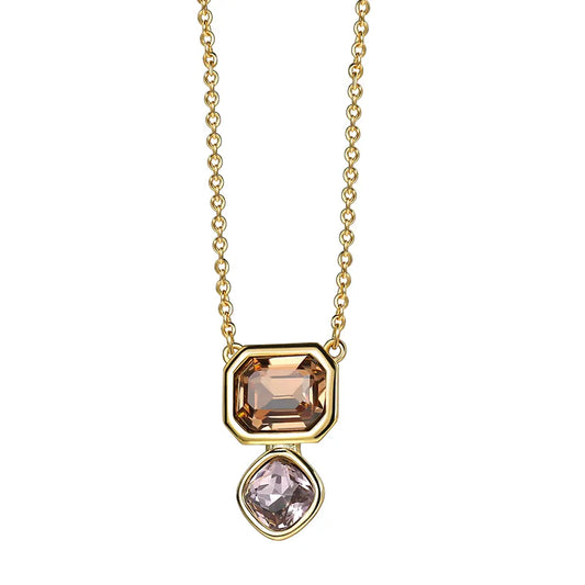 Collier doré pour femme à double pendentif avec pierres géométriques couleur champagne et lilas, monture en plaqué or brillante. Bijou raffiné et lumineux au design sophistiqué, idéal pour une soirée élégante ou un cadeau chic