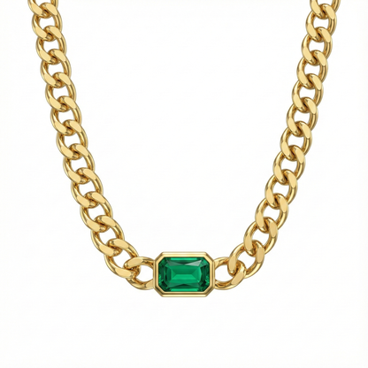Collier doré à l’or 18k avec chaîne large et pierre verte rectangulaire